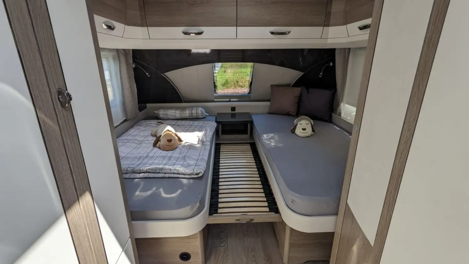 Slitisian Wohnmobilvermietung, Wohnwagen - Hobby Dick, Schlafzimmer
